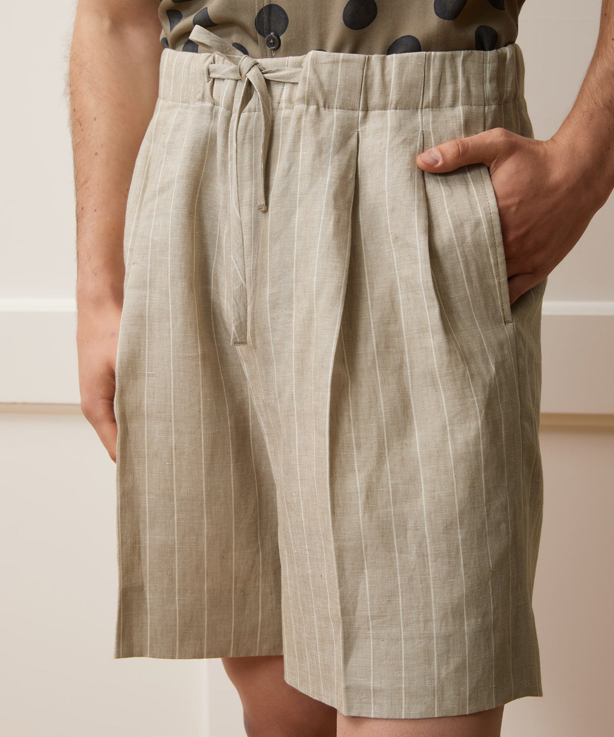 Italian Linen Pinstripe Leisure Short - Beige