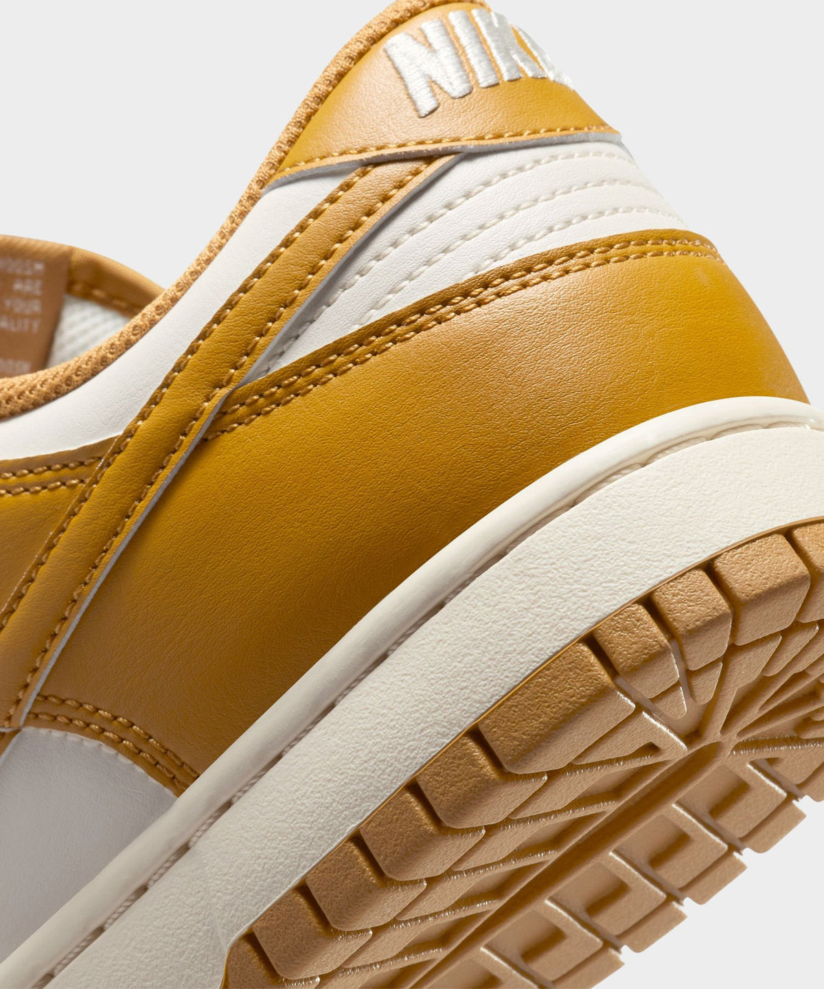 Nike Dunk Low Retro Sneaker - Tan