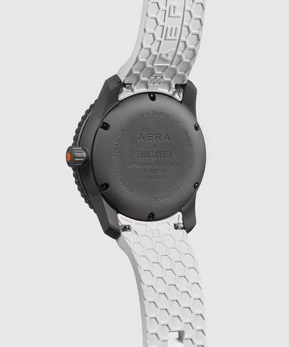 Todd Snyder X AERA D-1 Diver Watch - White