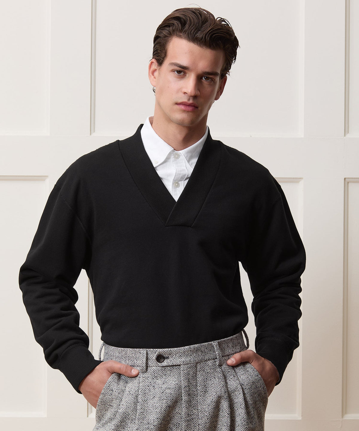 Soho V-Neck Sweatshirt - Black