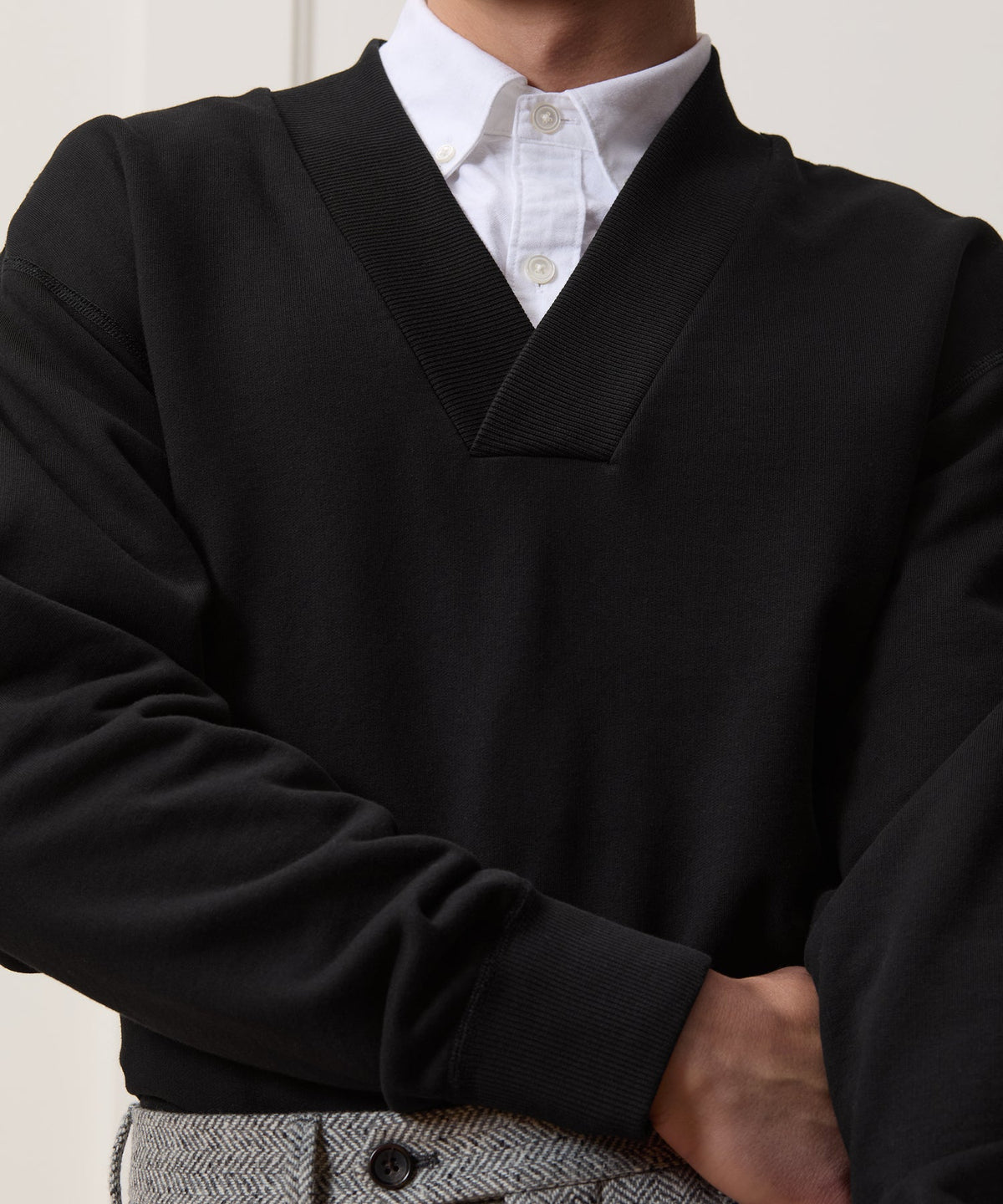 Soho V-Neck Sweatshirt - Black