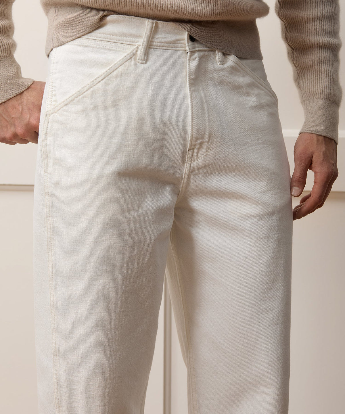 Relaxed Barrel Jean - White