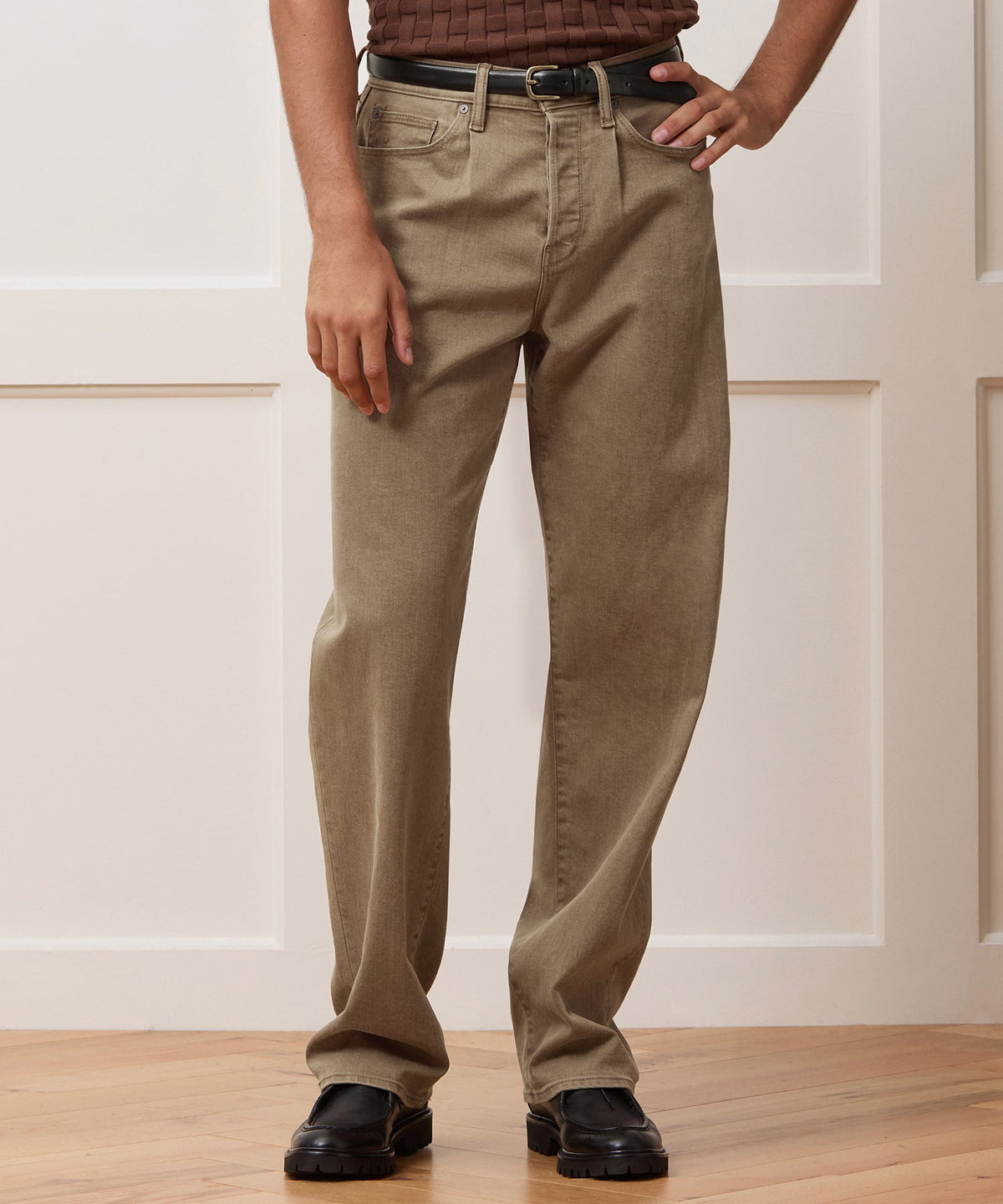 Relaxed 5-Pocket Pleated Jean - Brown