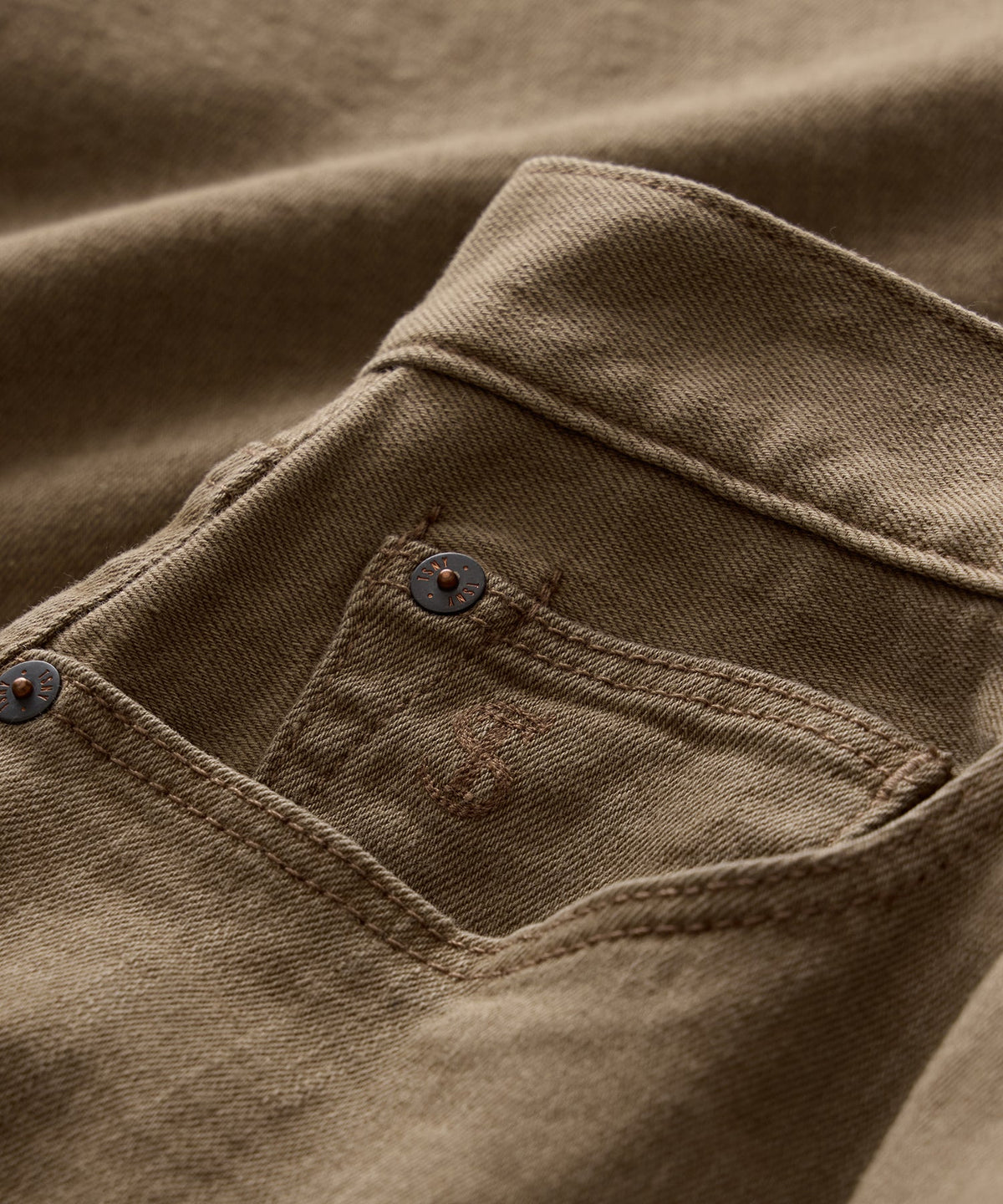 Relaxed 5-Pocket Pleated Jean - Brown
