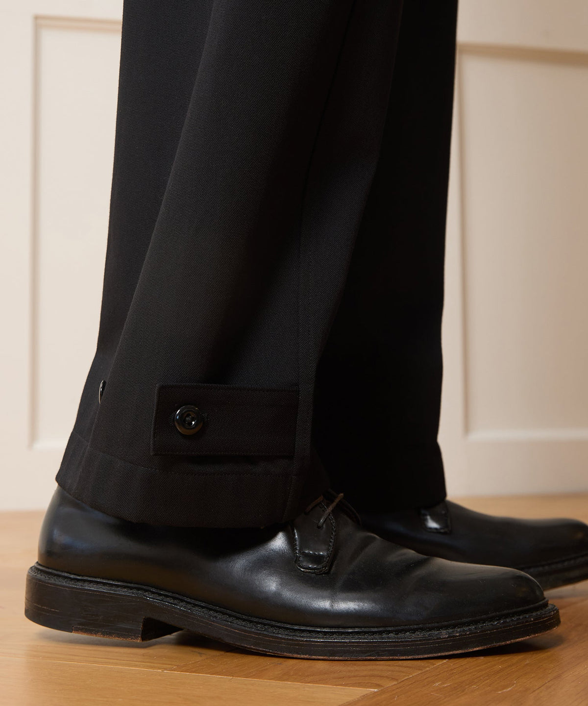 Italian Belted Barrel Pant - Black