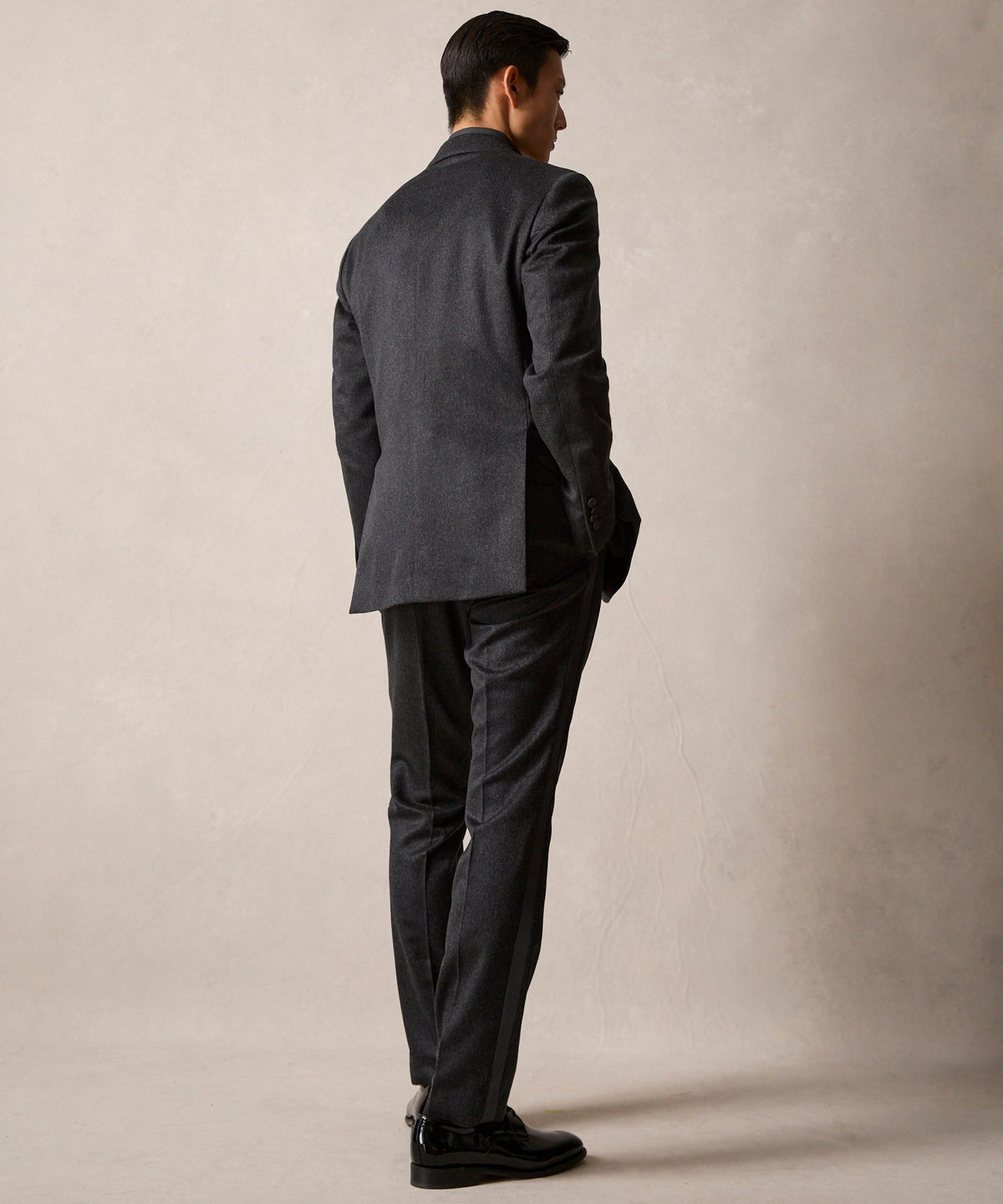 Italian Cashmere Peak Lapel Tuxedo Jacket - Grey